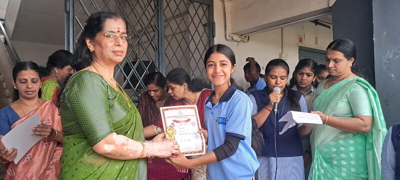 പ്രമാണം:21060 KHS ENGLISH ASSEMBLY3.jpg