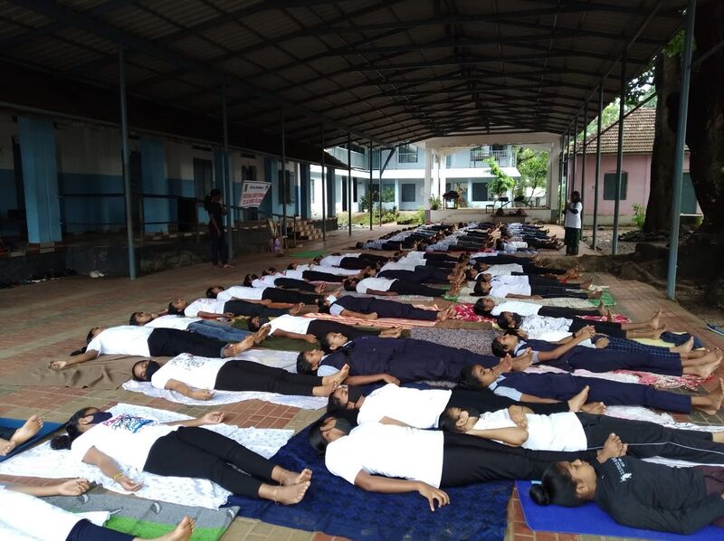 പ്രമാണം:25059 ekm Yoga1.jpg