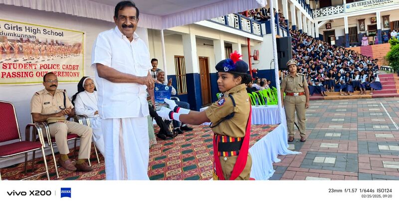 പ്രമാണം:32048 passingoutSPc1.jpg