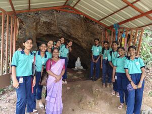 33025 Kapilaguha Vennimala.jpg