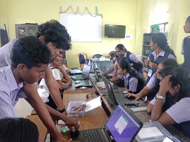 പ്രമാണം:36065 HS Robo4.jpg