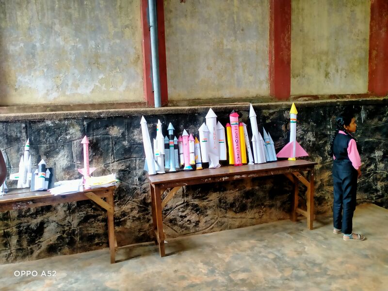 പ്രമാണം:42662 rocket1.jpg