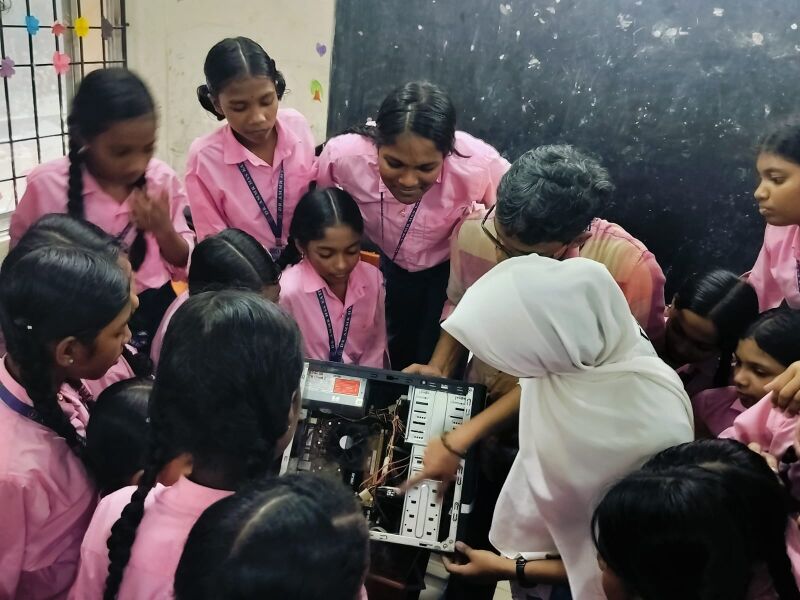 പ്രമാണം:43085 HARDWARE2.jpeg