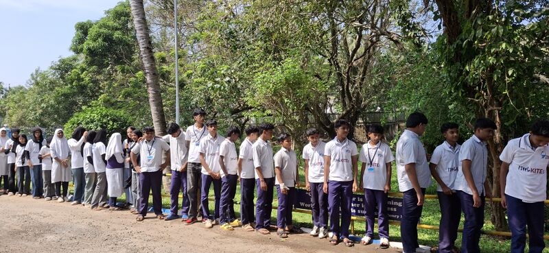 പ്രമാണം:47064 LK field trip 2.jpg