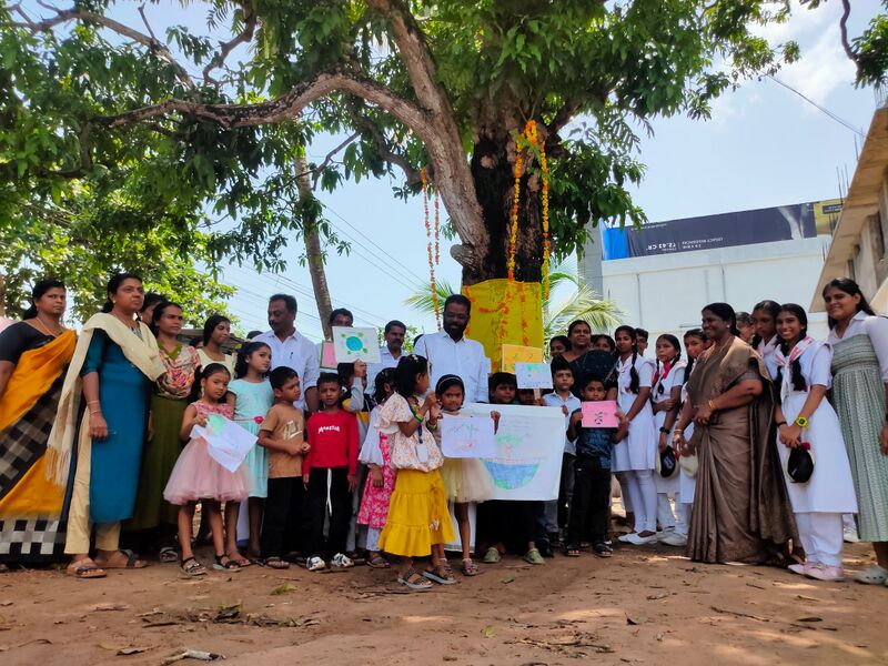 പ്രമാണം:Alp35055 wed.jpeg