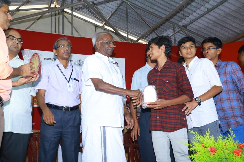 പ്രമാണം:Ashin boban dafmutt.JPG