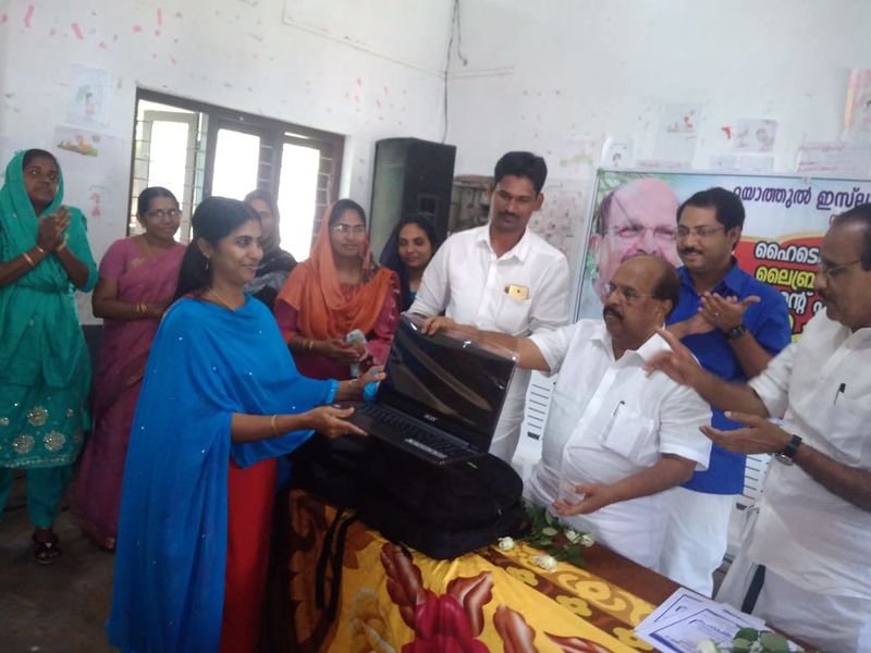 പ്രമാണം:LAPTOP GAVE TO TEACHERS.jpg