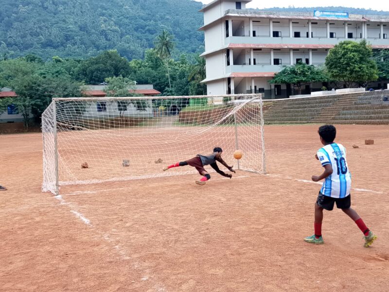 പ്രമാണം:12045-KGD-GOAL2026-KICK2.jpg