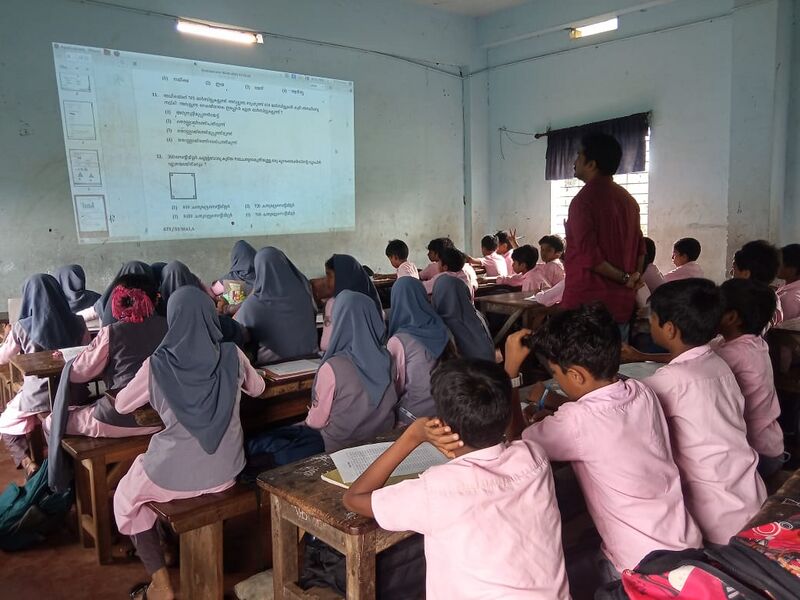 പ്രമാണം:18373-Hitec-classroom.jpeg