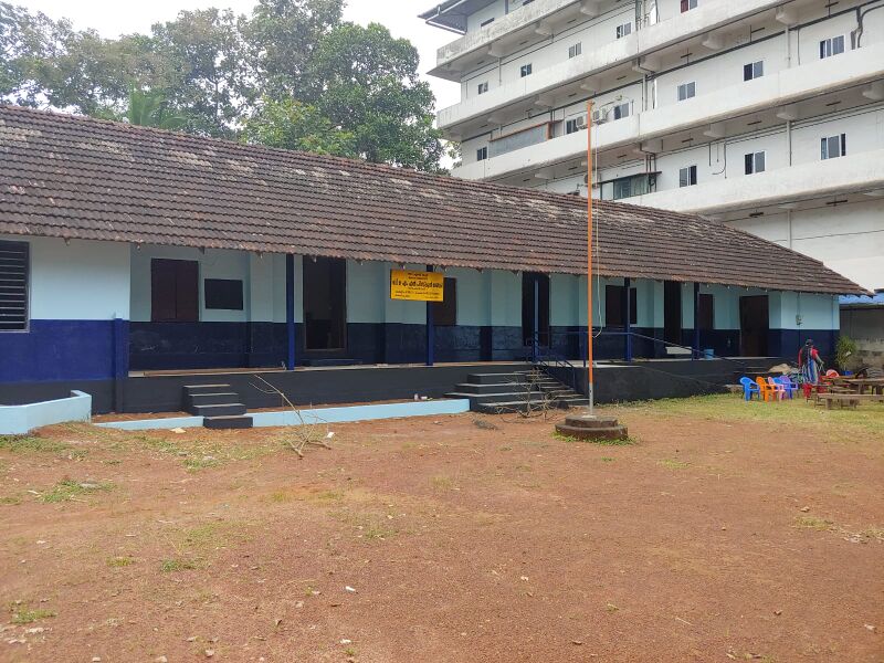 പ്രമാണം:18530-School.jpeg