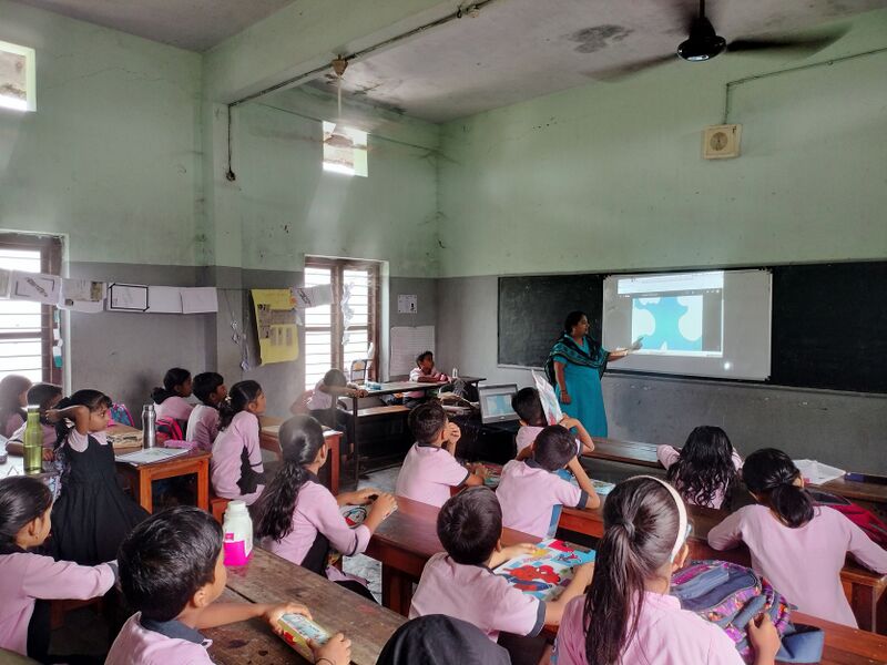 പ്രമാണം:19412 hightech class.jpg