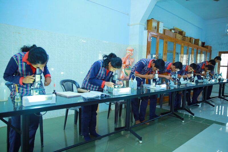 പ്രമാണം:21010 science lab.jpg