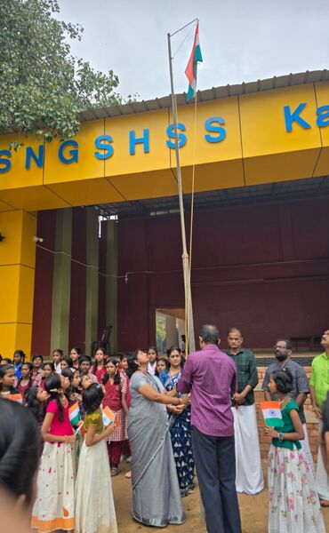 പ്രമാണം:22014 flag hoisting ceremony.jpg