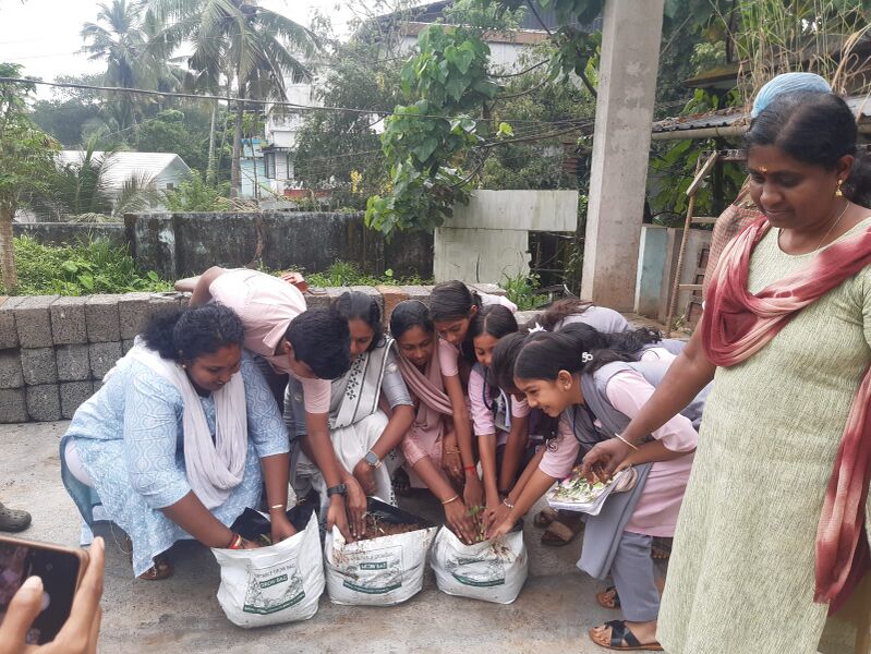 പ്രമാണം:23457 class1.jpeg