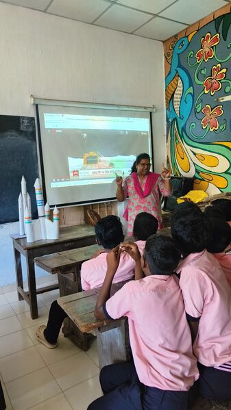 പ്രമാണം:26004 hitech classroom6.jpg