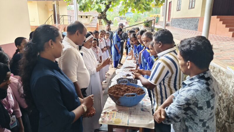 പ്രമാണം:29040-Forest Department Vithoottu pgm-1.jpg