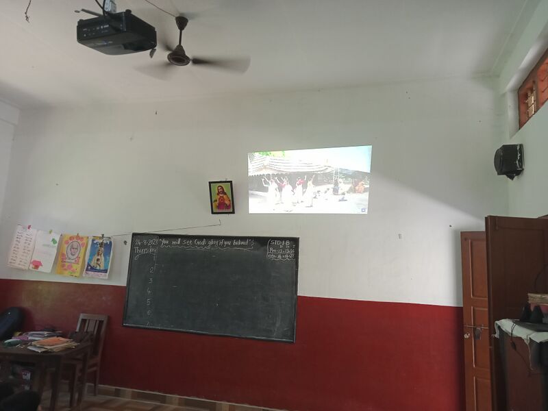 പ്രമാണം:30205 HITECH COMPUTER ROOM 2.jpg