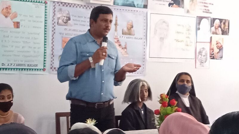 പ്രമാണം:33025 kar2.jpeg