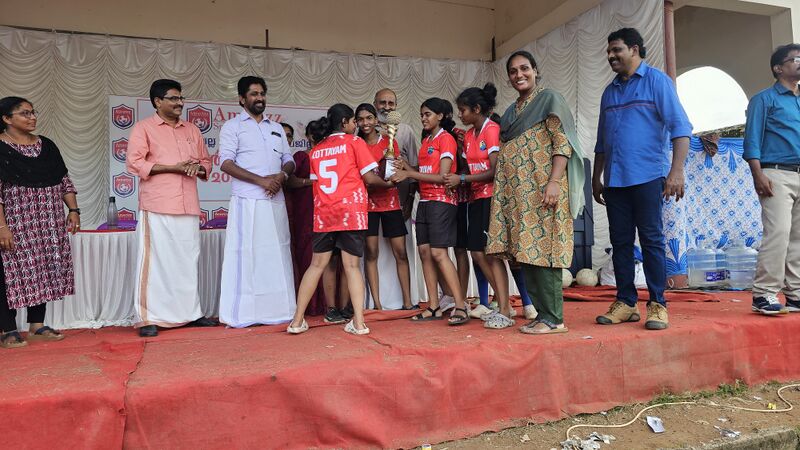 പ്രമാണം:37049-junior girls-1.jpg