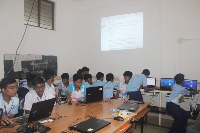 പ്രമാണം:40005-Hitech-school class.jpg