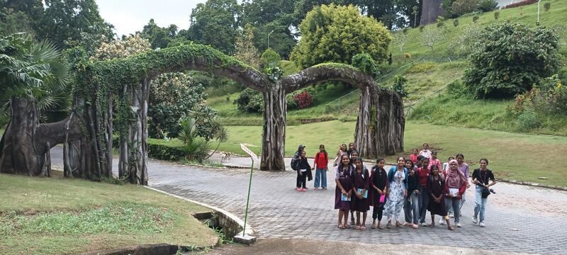 പ്രമാണം:42042 BOTANICAL1.jpg