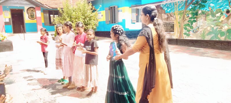 പ്രമാണം:42341 reading day3.jpg