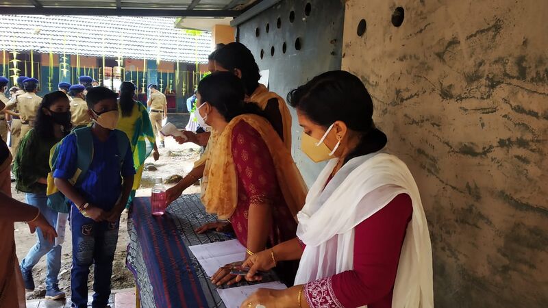 പ്രമാണം:BS21 KLM 41075 6.jpg