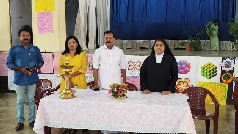 പ്രമാണം:PadanolsavamMtcarmel.jpg