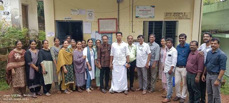 പ്രമാണം:12027 deo visit3.jpg