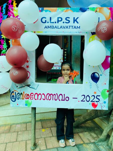 പ്രമാണം:19812 prevesh2.jpg