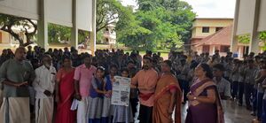 24054 newspaper destribution.jpg