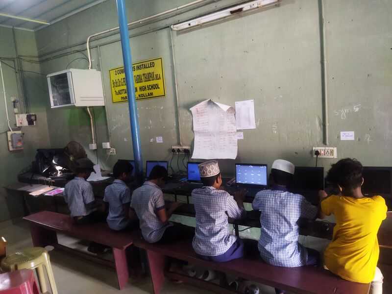 പ്രമാണം:41038 Hitech computer lab.jpg