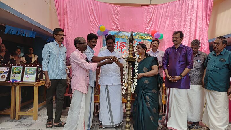 പ്രമാണം:42085 prathibhasangamam 2.jpg