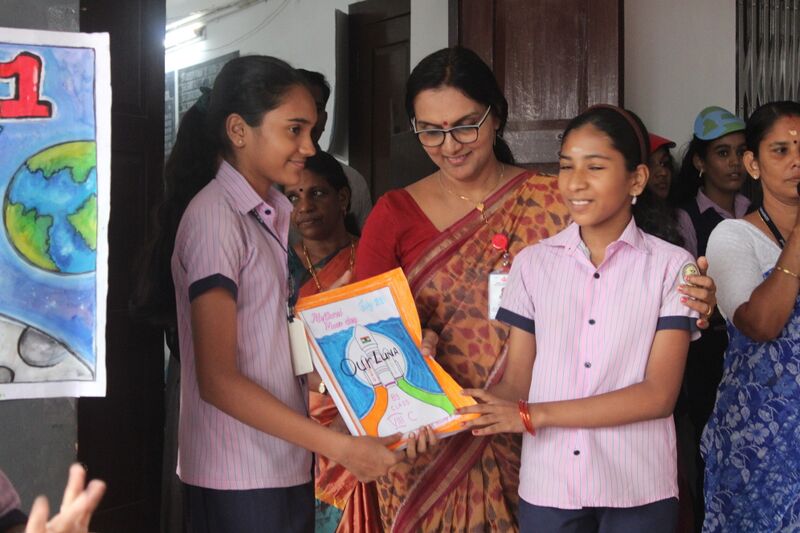 പ്രമാണം:43040-24-MOON 0015.jpg