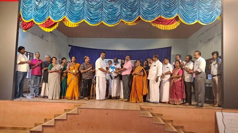 പ്രമാണം:15051 study materials.jpg