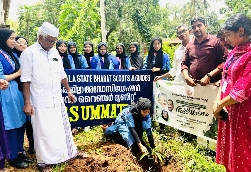 പ്രമാണം:16042 paristhidhidinam25 hss1.jpg