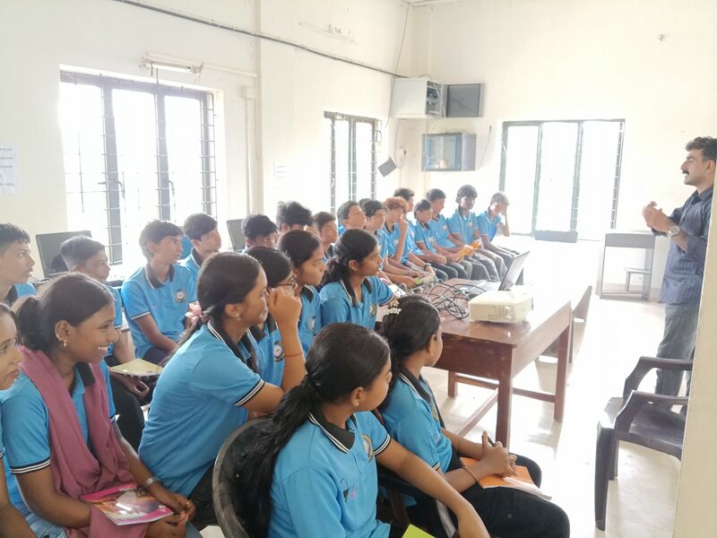 പ്രമാണം:25104 EKM-LK2.jpg