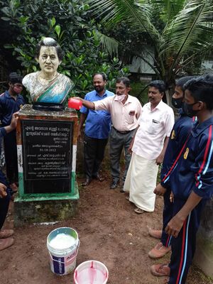 44021 statue cleaning 5.jpg