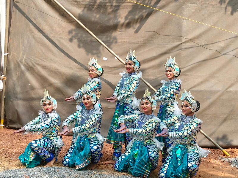 പ്രമാണം:11053 group dance.jpg