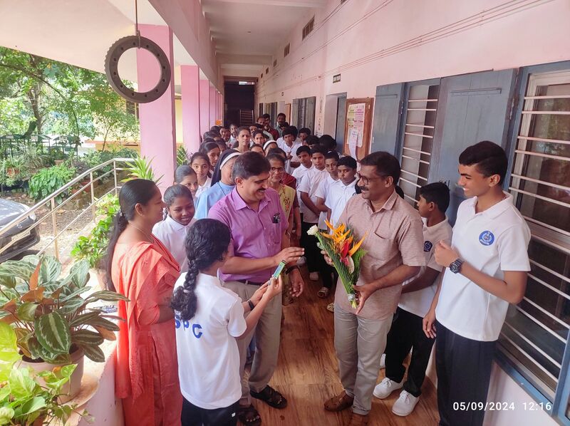 പ്രമാണം:13068 Teachers day1.jpg