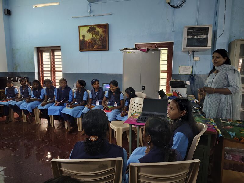 പ്രമാണം:15019-littlekites preliminary class 25-28 batch.jpg