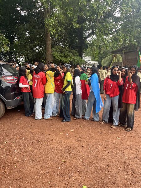 പ്രമാണം:17075-KKD-GOAL2026-FANS.jpg