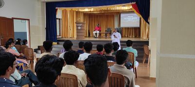 ഹെഡ്മിസ്ട്രസ് സി. മെറിൻ സി എം സി സ്വാഗതം നൽകുന്നു