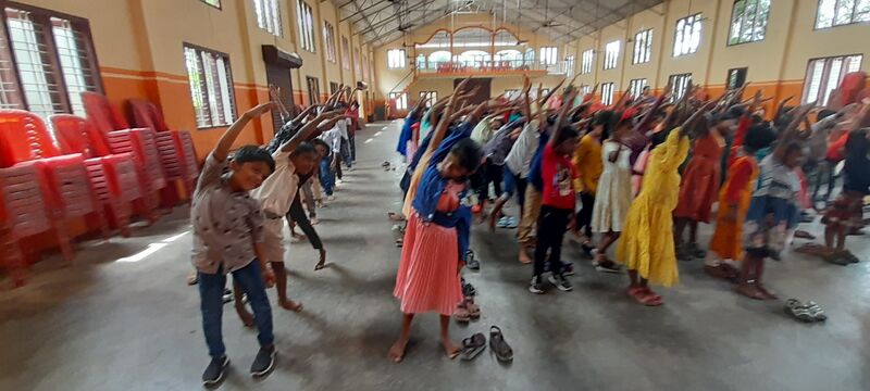 പ്രമാണം:32331 yoga.jpg