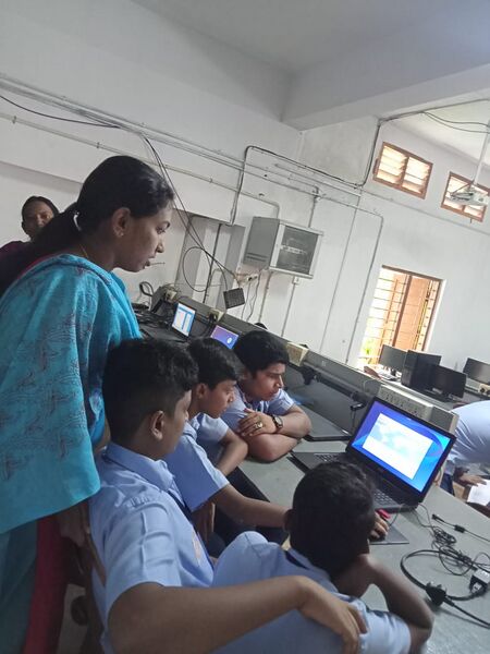 പ്രമാണം:33056 ubuntu nov7 1.jpeg