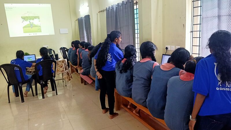 പ്രമാണം:34024-lk friends 1.jpg