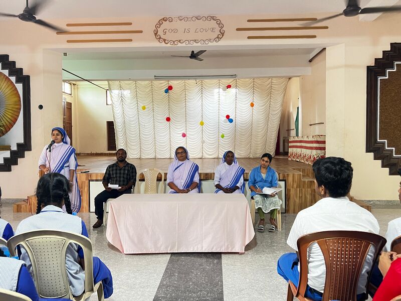 പ്രമാണം:35052 club 1.jpeg