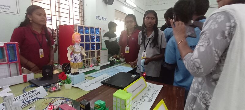 പ്രമാണം:38102 robo craft p3.jpg