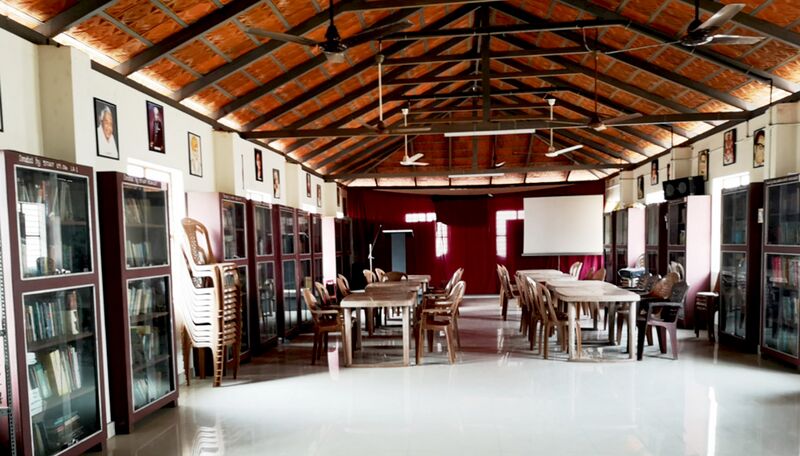 പ്രമാണം:48049 school library 4.jpg