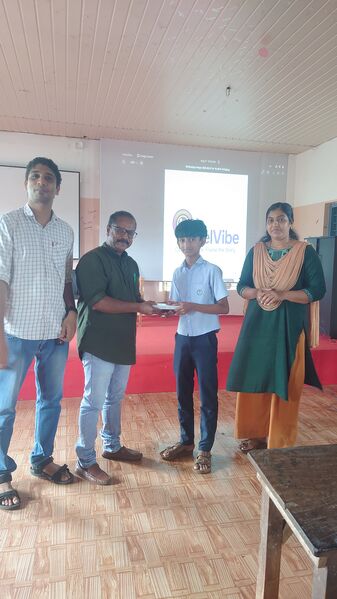 പ്രമാണം:18093 MPM Schoolcamp may2025 2.JPG